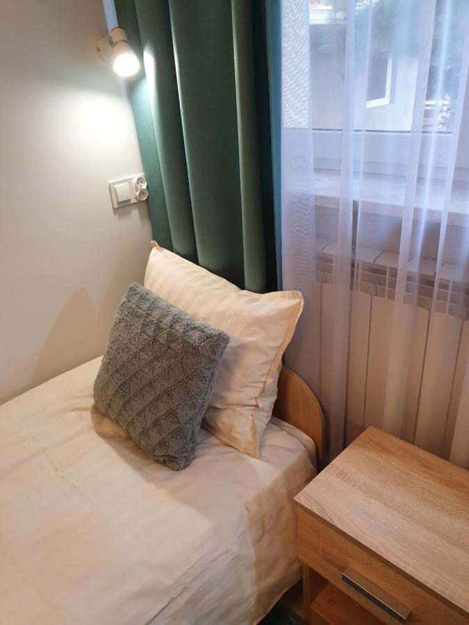 Mleczna - Metro Zacisze Albergue *