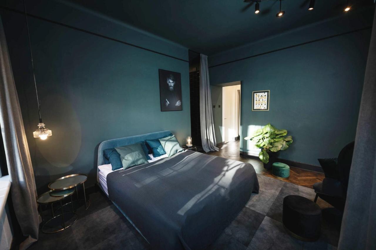 Bed & Breakfast Roomtones