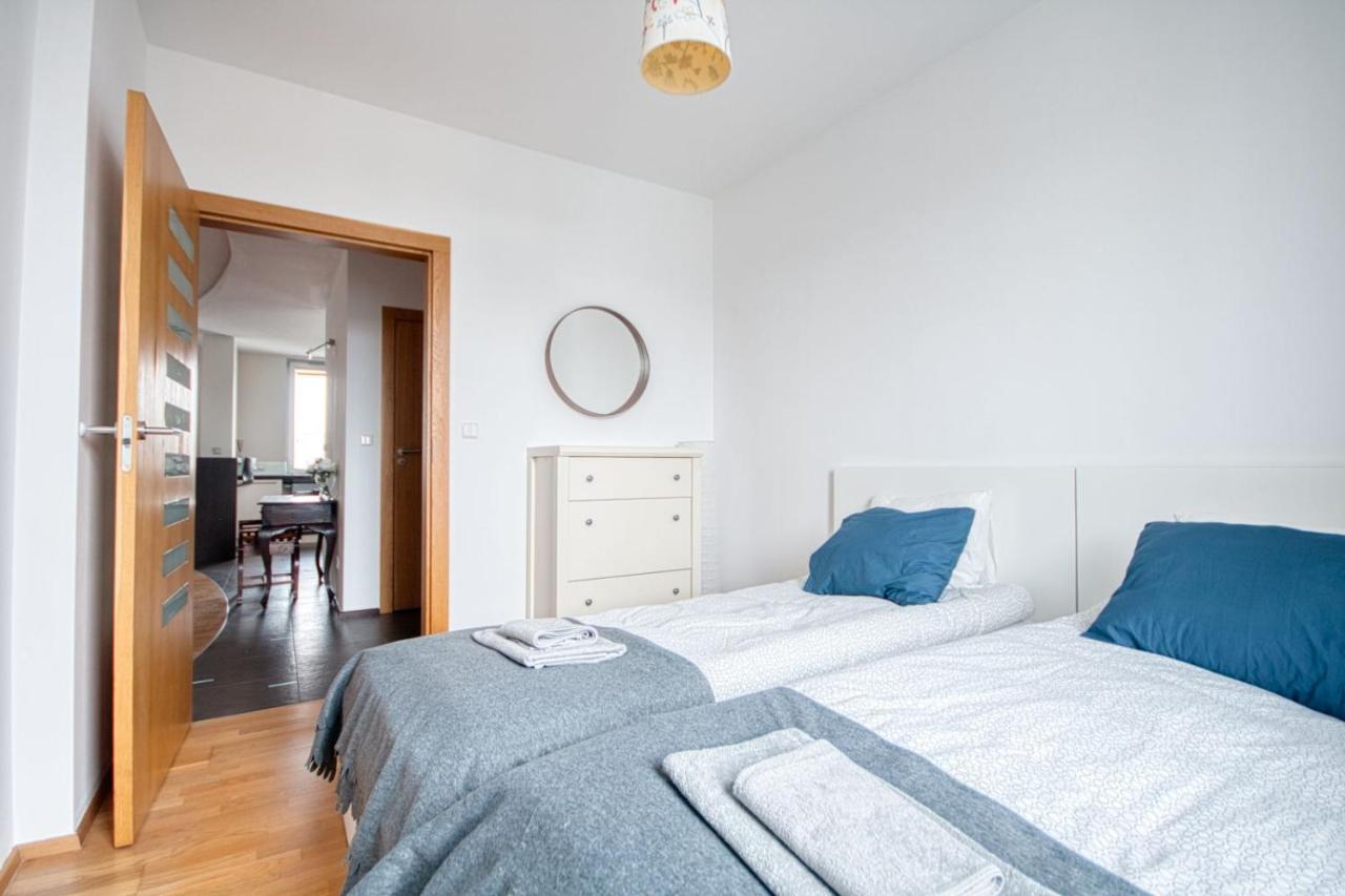 Apartament Vive Modern 3-bedroom Flat In Guarded Estate, Parking