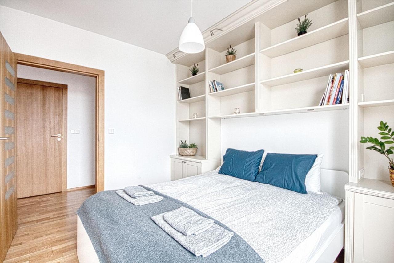 Apartament Vive Modern 3-bedroom Flat In Guarded Estate, Parking
