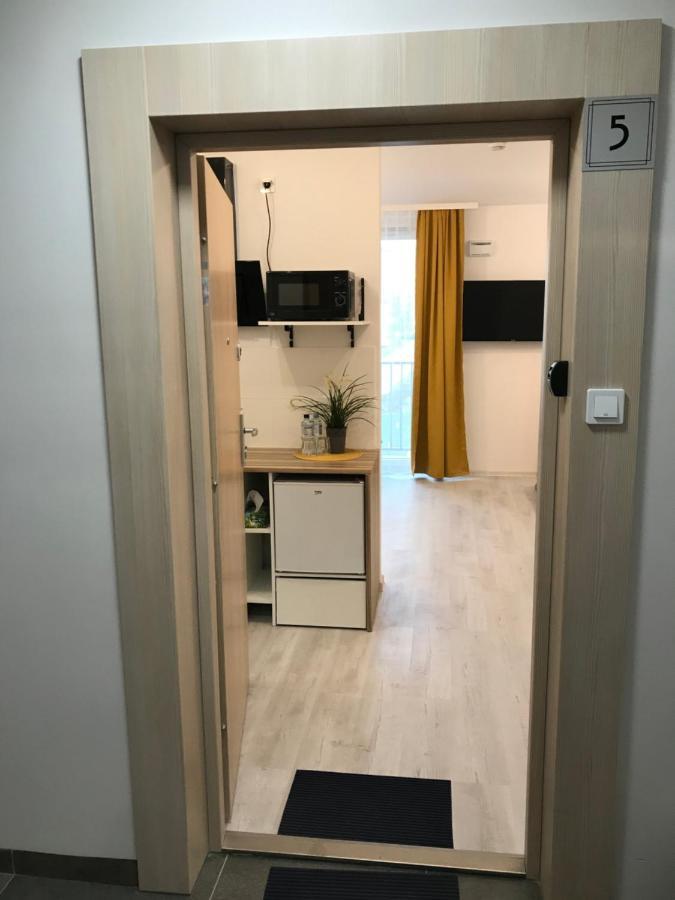Brzeska 10 *