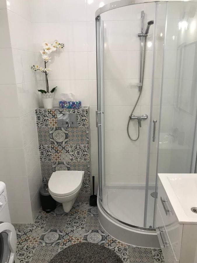 Brzeska 10 *