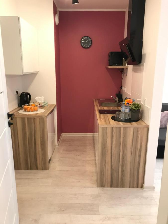 Brzeska 10 *