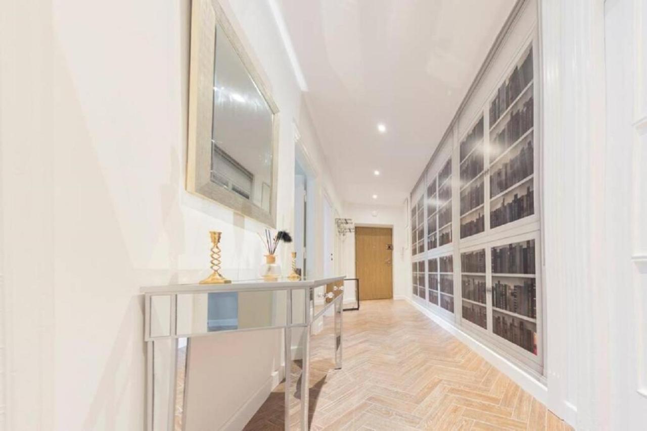 Super Luxury And Cozy- Golden Apartments- City Center Apartment Warsaw