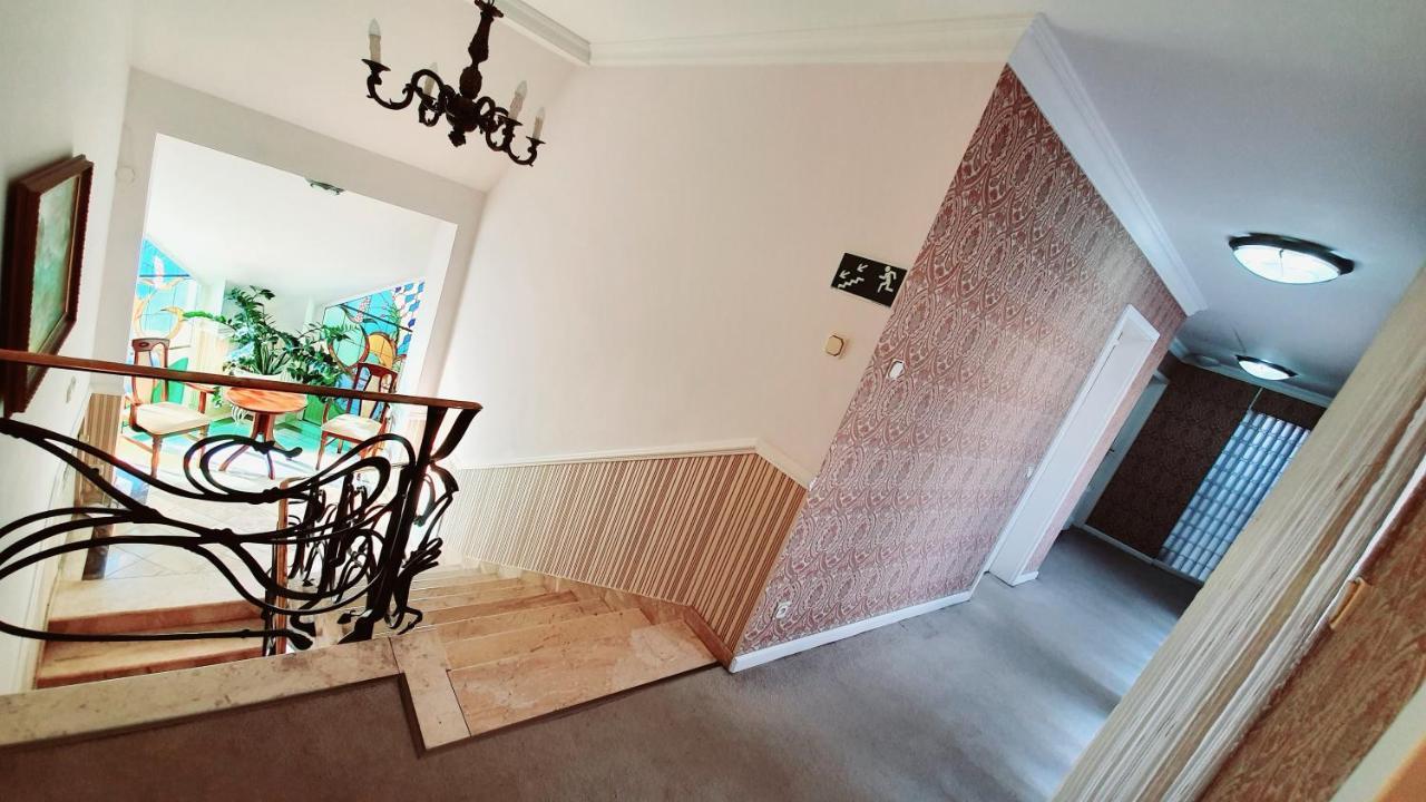 Bthouse, Goscinne * Warsaw