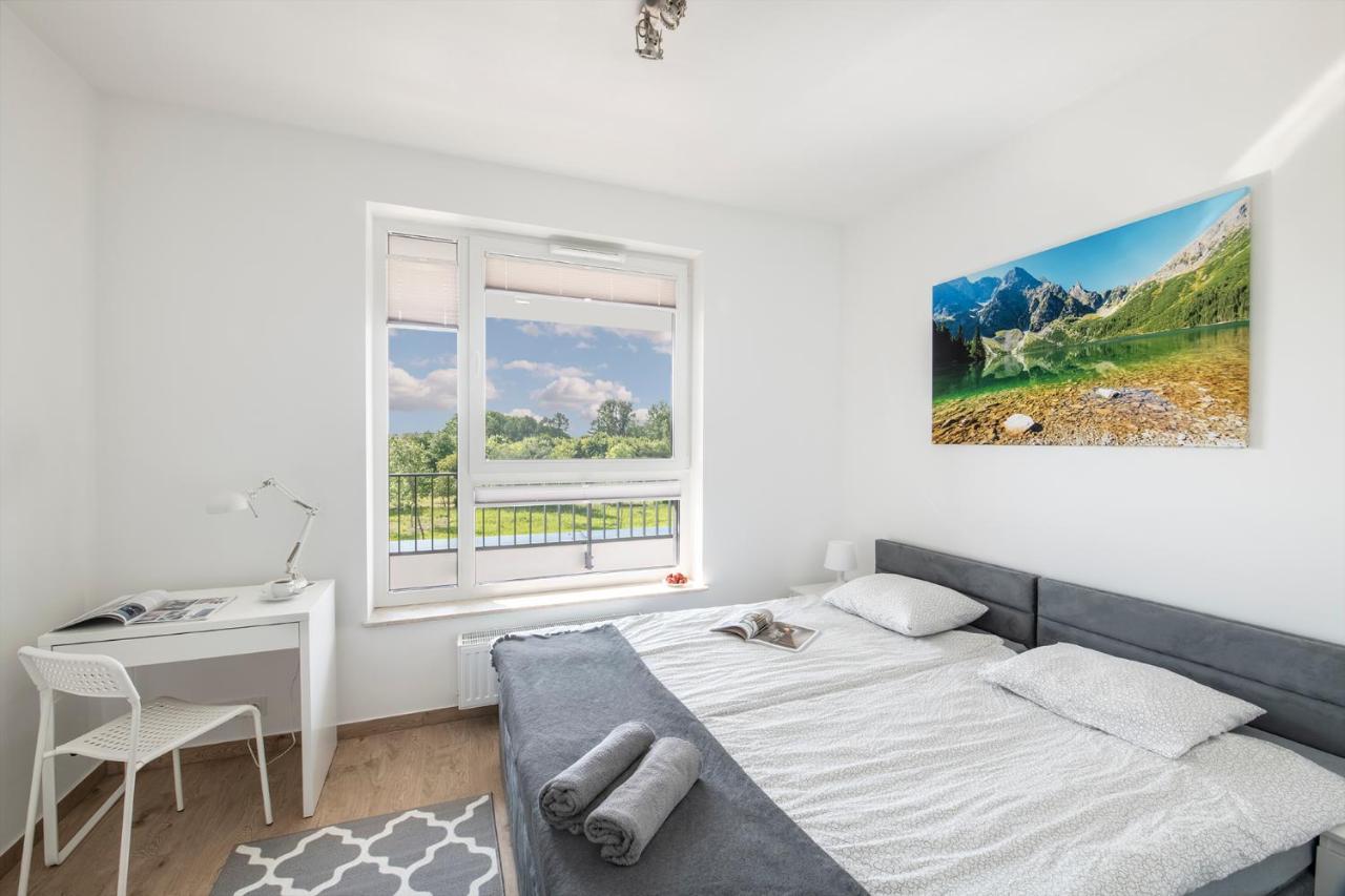 - Aparts Wlochy Apartment *