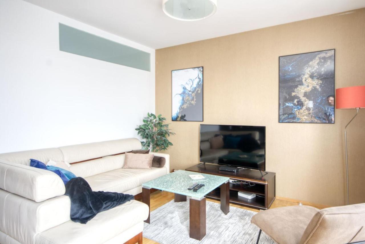 Vive Modern 3-bedroom Flat In Guarded Estate, Parking Apartment