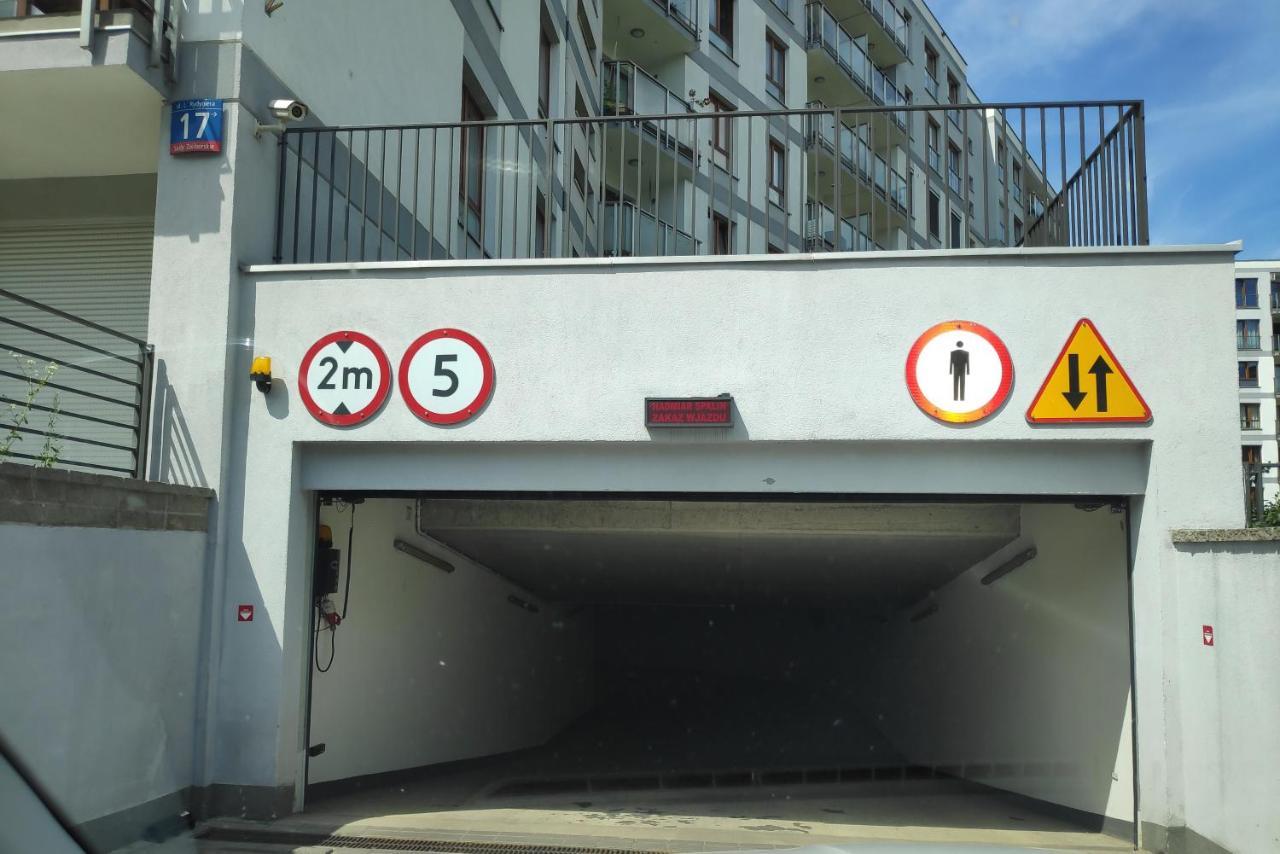 First -- żoliborz 3 * Warszawa