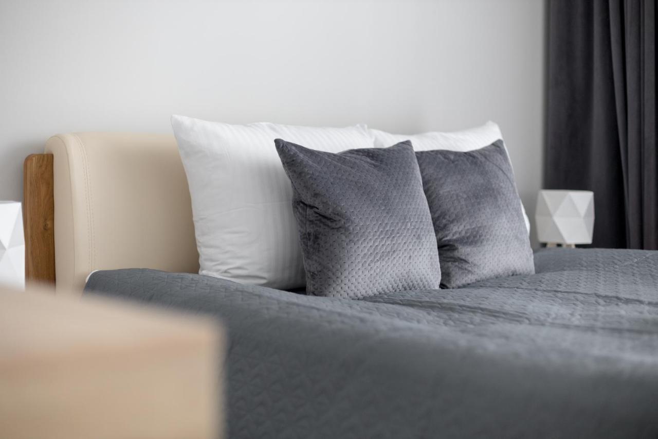 Apartment Wola Chic Silver *