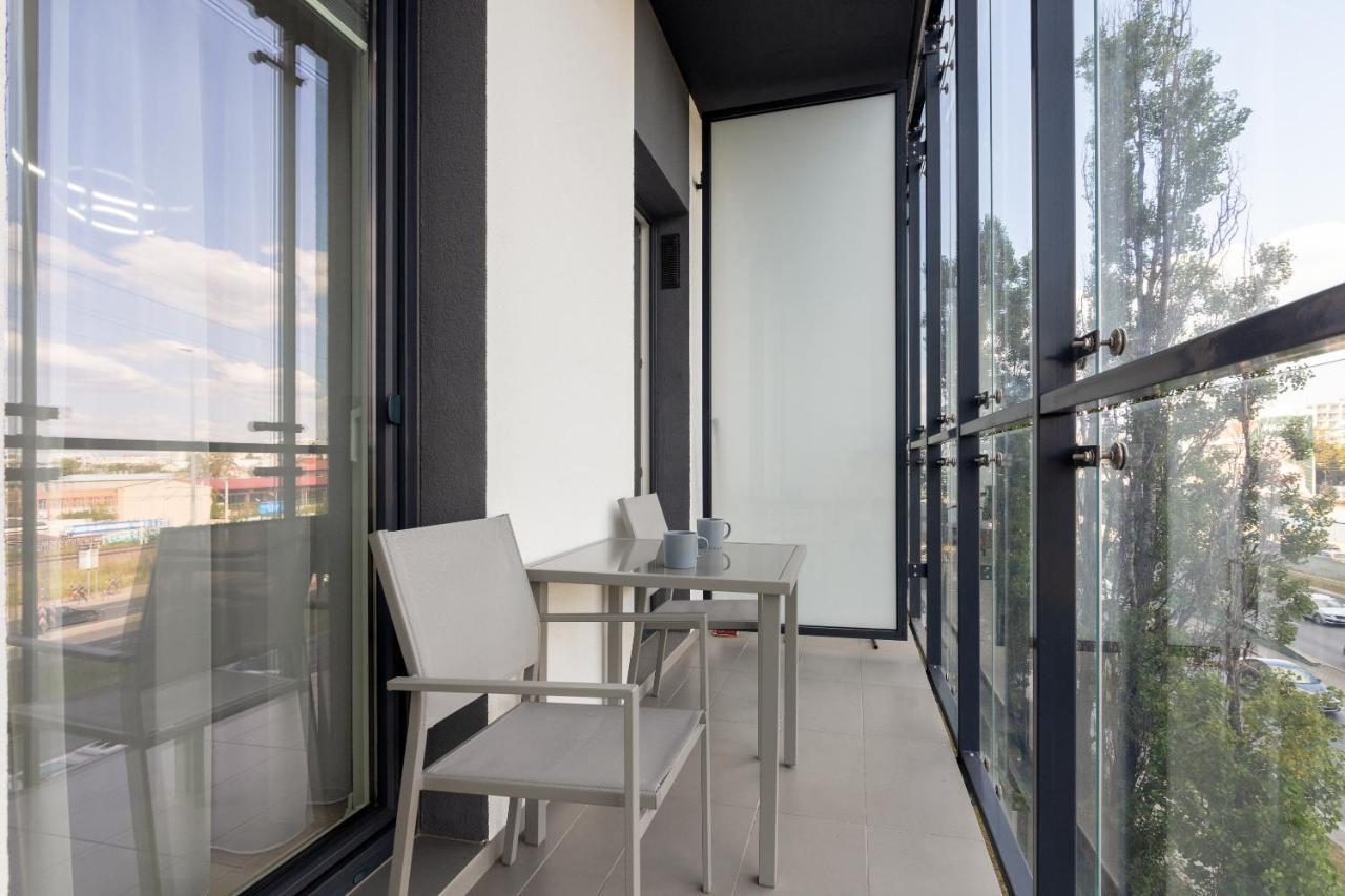 Yellow Sunset Studio Apartment Warsaw
