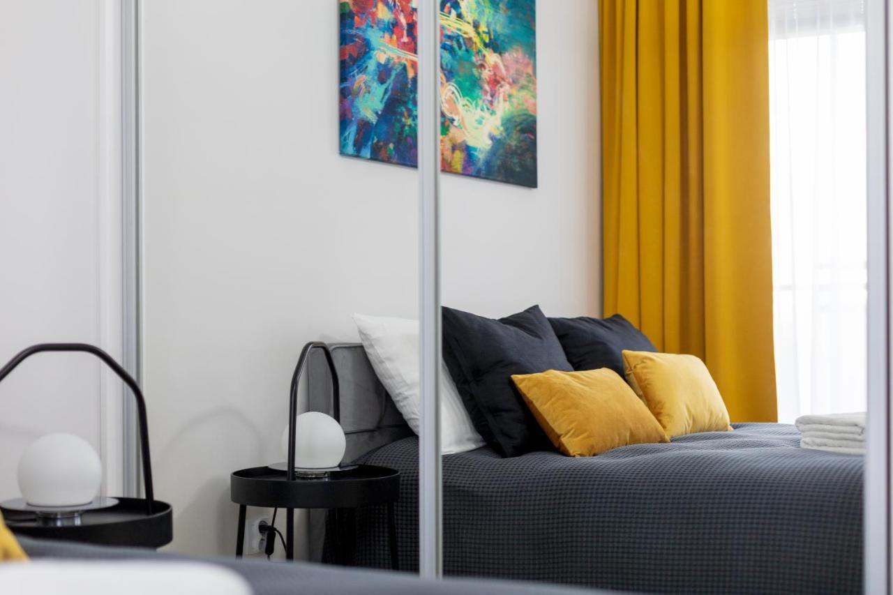 Yellow Sunset Studio Apartment *