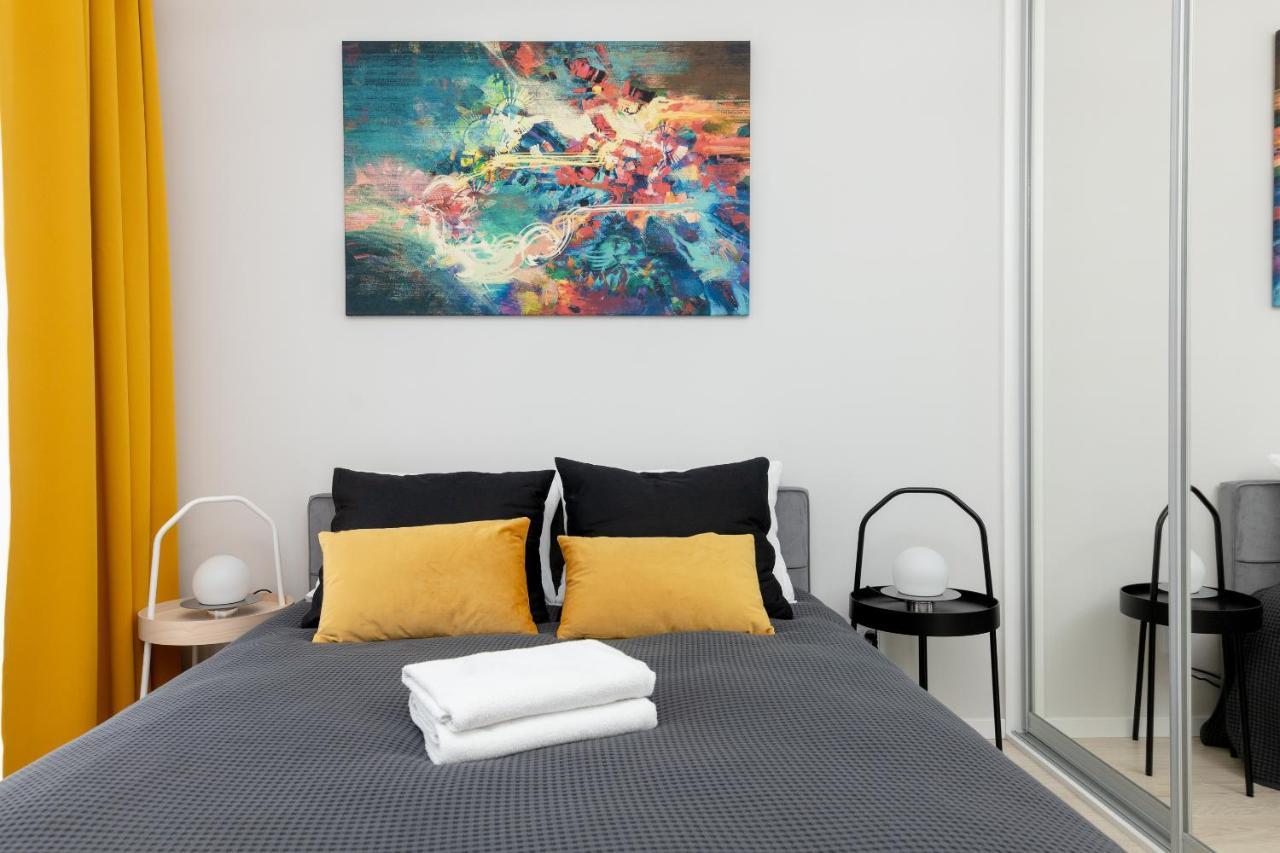 Yellow Sunset Studio Apartment *