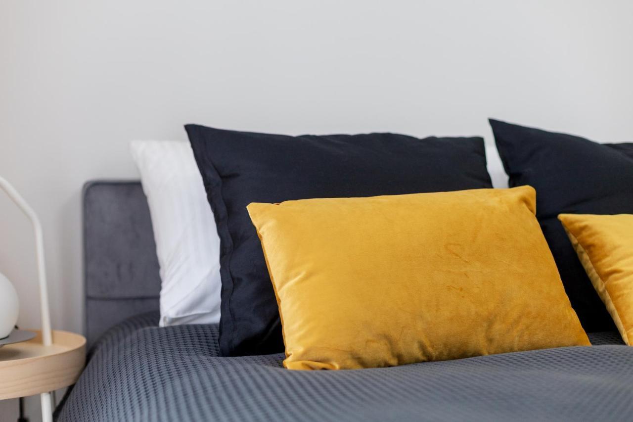 Apartment Yellow Sunset Studio