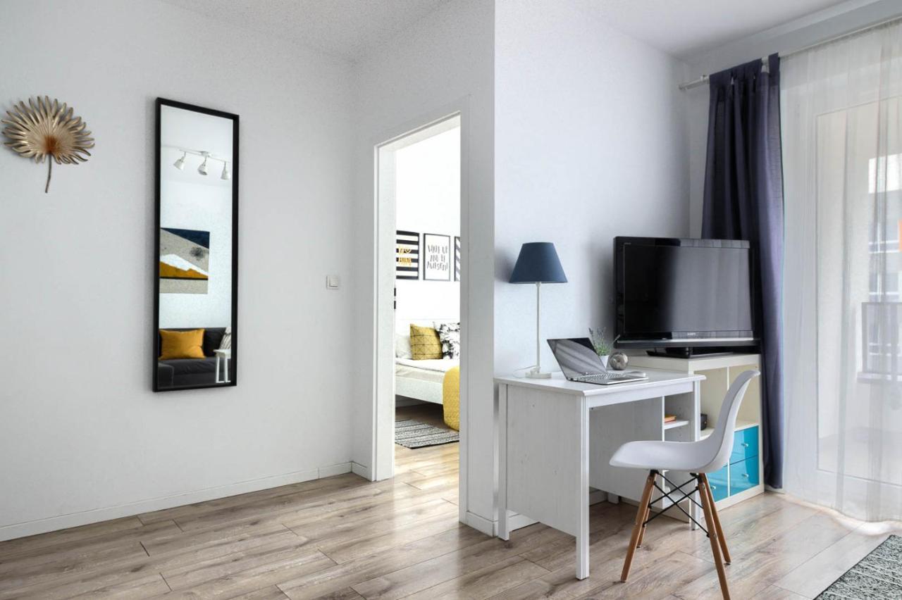 M&r Apartament: Premium Airport With Self Check-in