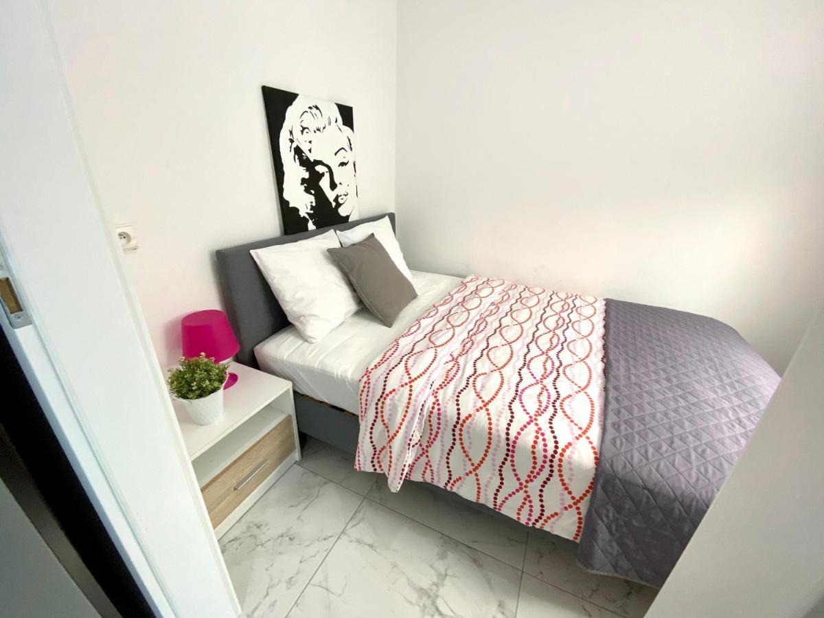 Center Warsaw - Apartmenty Jana Pawla II Apartment Warsaw