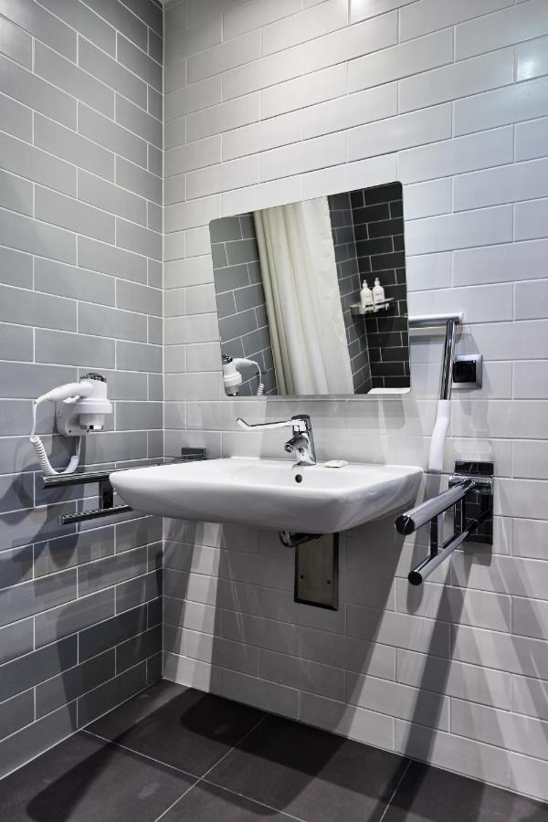 Express - - The Hub By Ihg Hotel 3*