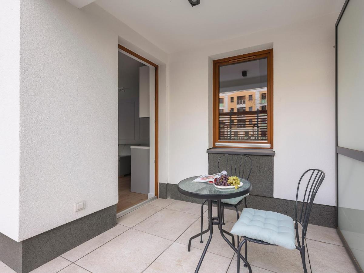 Apartment Yoursecondflat Grzybowska Metropoint