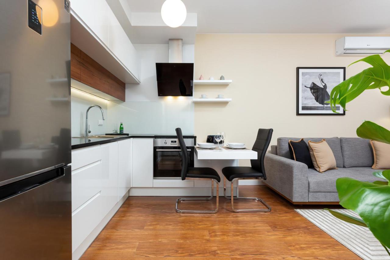 Royal Center Mennica By Renters *