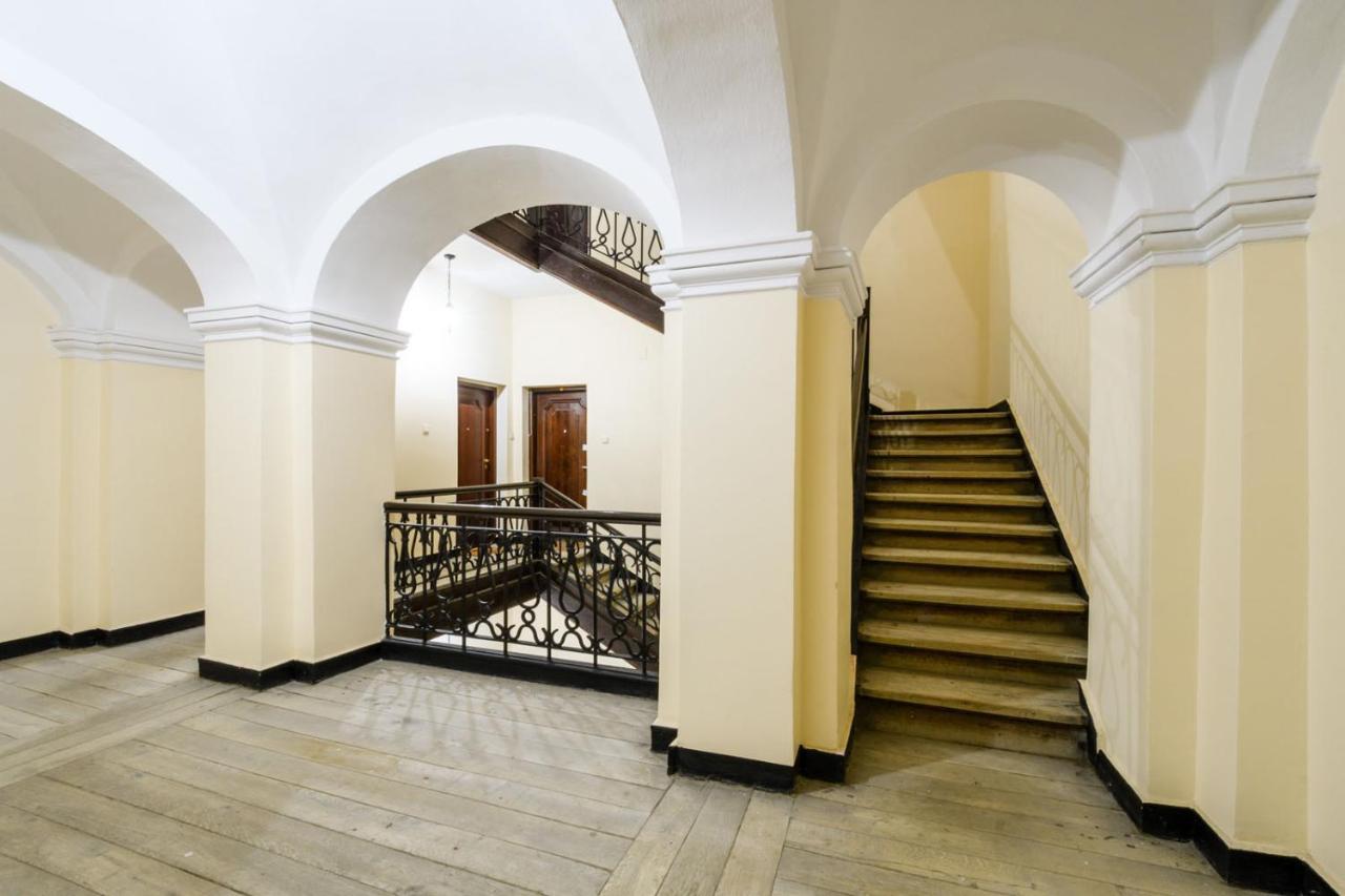 Apartment Rynek Starego Miasta 19 *