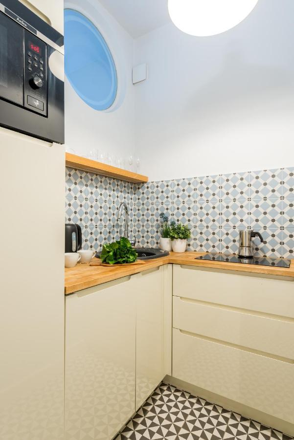 For Rent Center Apartment *