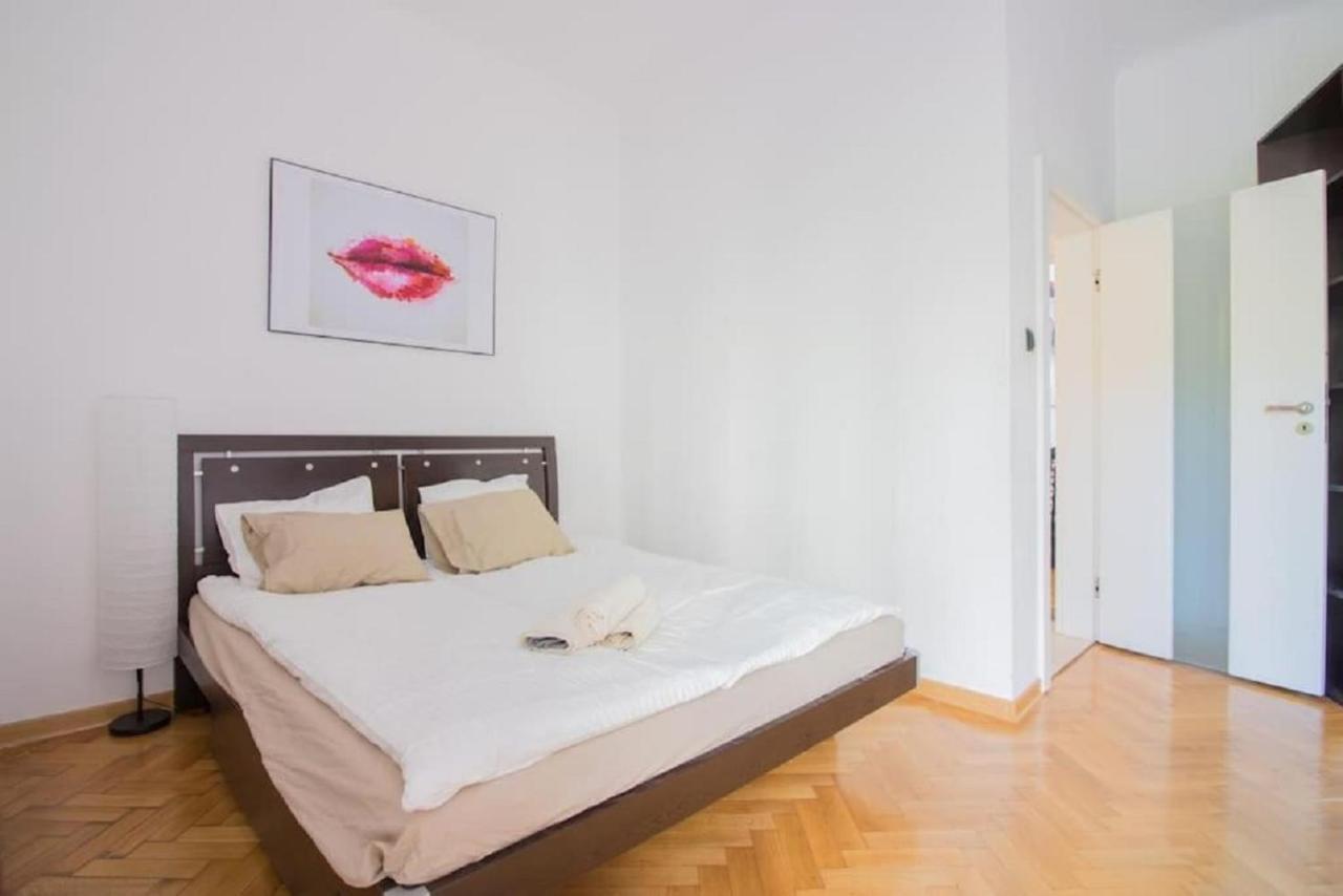 Big&Comfy- Golden Apartments- Old Town Apartment