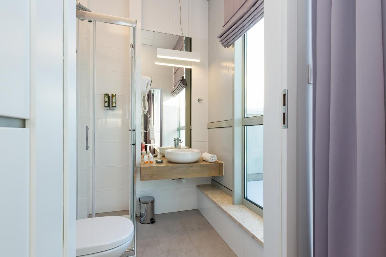 By Renters Apartment *
