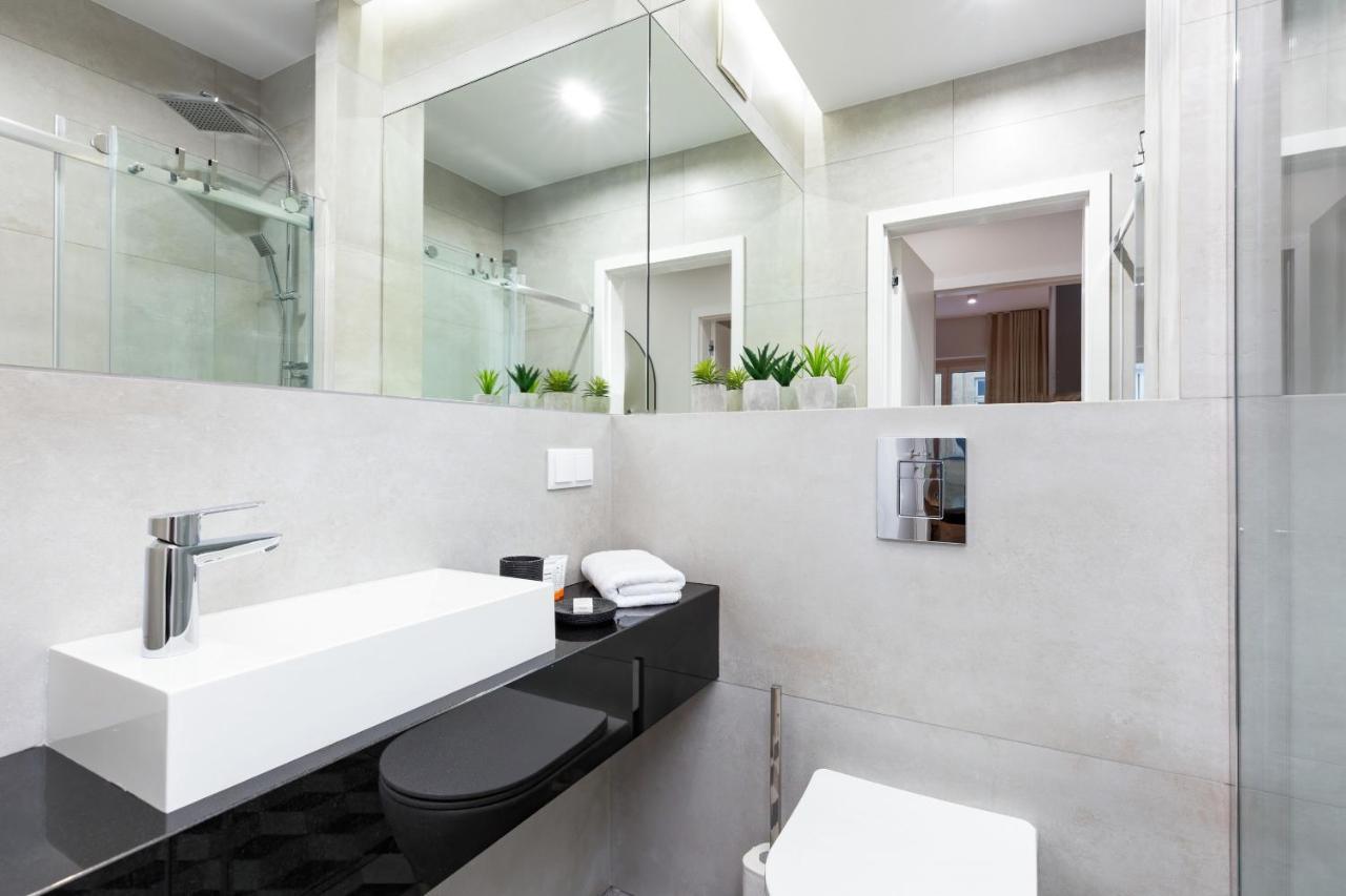 Aparthotel Mennica - Center By Renters Prestige