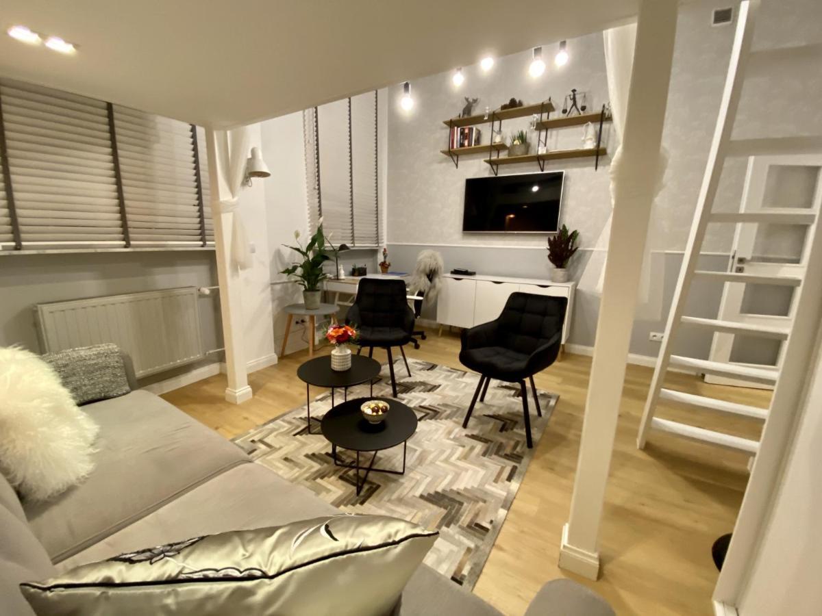 Adele Old Town Apartment