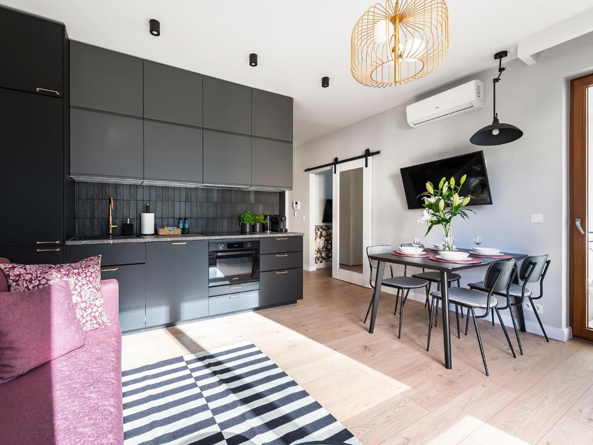 Apartment Yoursecondflat Grzybowska Metropoint