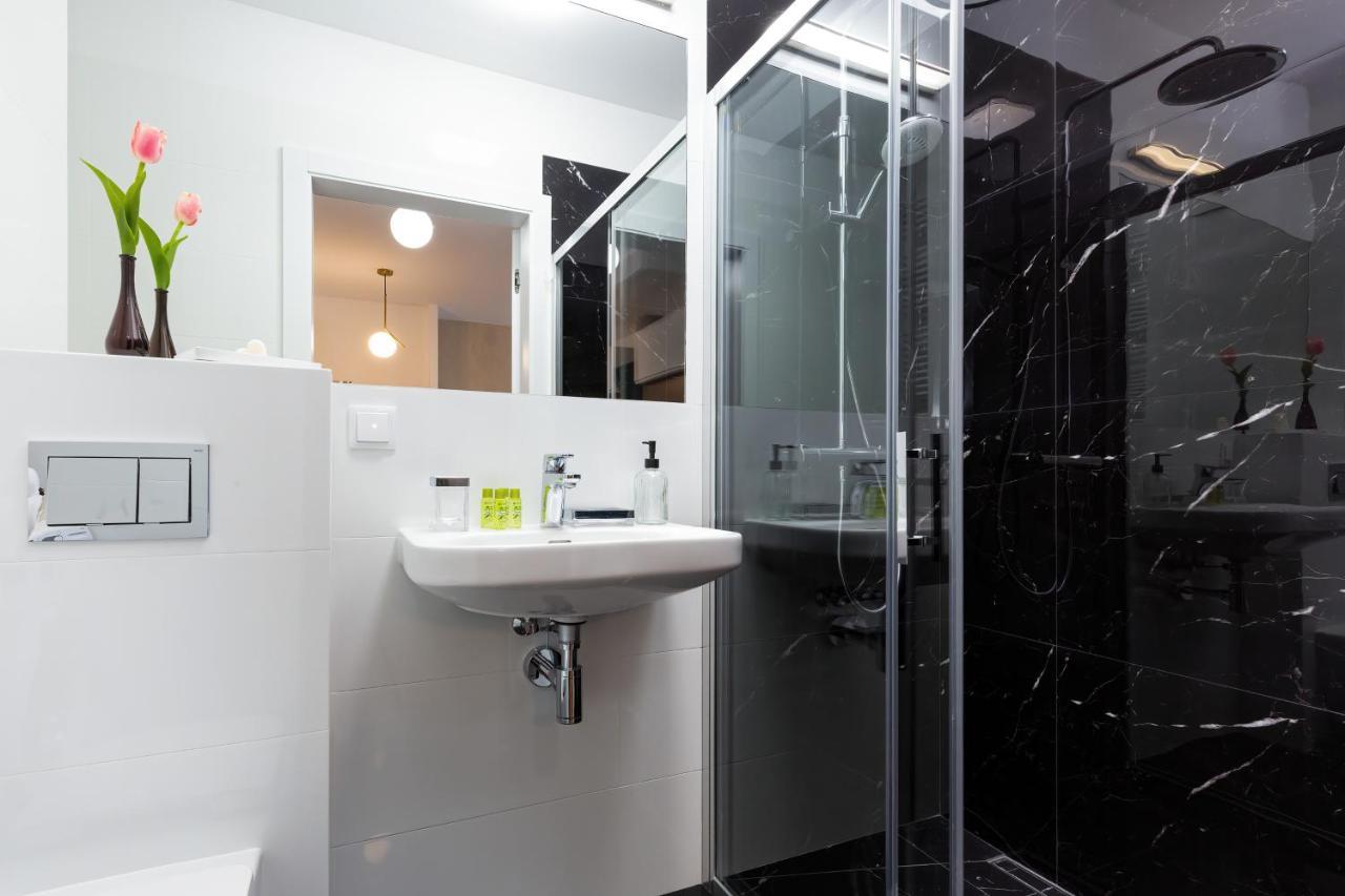 Royal Center Mennica By Renters *