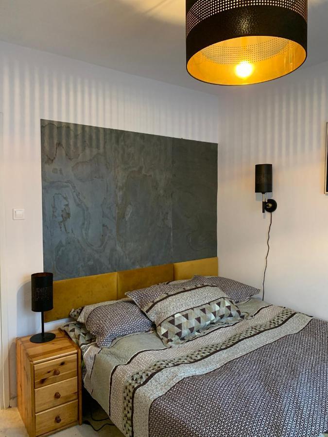 Apartment Perfect Location Two Bedrooms With Balkony
