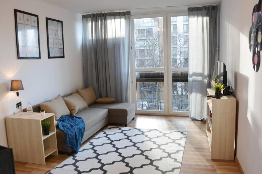 Ohmyhome - Park Mirowski Apartamento Varsóvia
