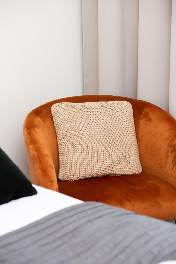 Metro Plocka Exquisite By Renters