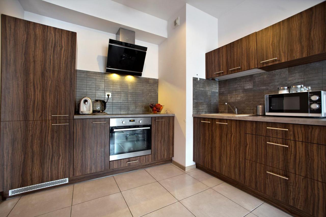 Apartamento Airport Okecie Klobucka P&o Serviced Varsóvia