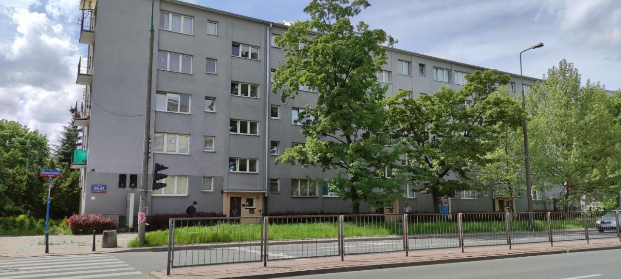 Apartment Labo Metro Wierzbno