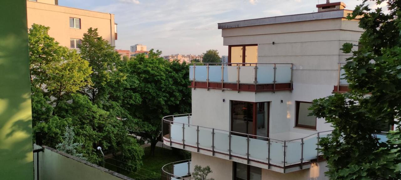 Labo Metro Wierzbno Apartment *