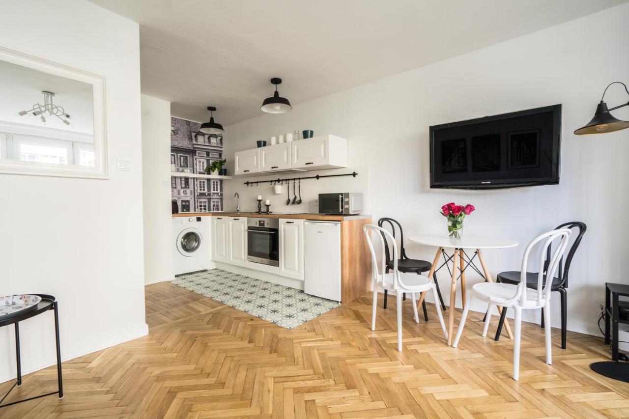 New In Fancy Neighborhood Apartment *