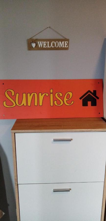 Hostel Sunrise Przy Dw. Zachodnim *