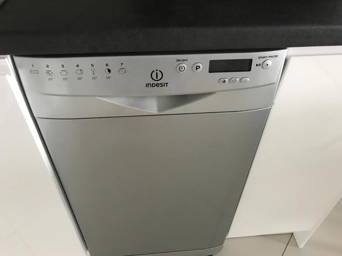 Metro Slodowiec, Free Parking Zeromskiego 1 Cmkp- 5 Min * Warsaw