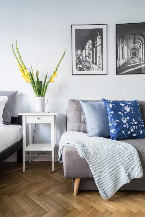 New In Fancy Neighborhood Apartment *