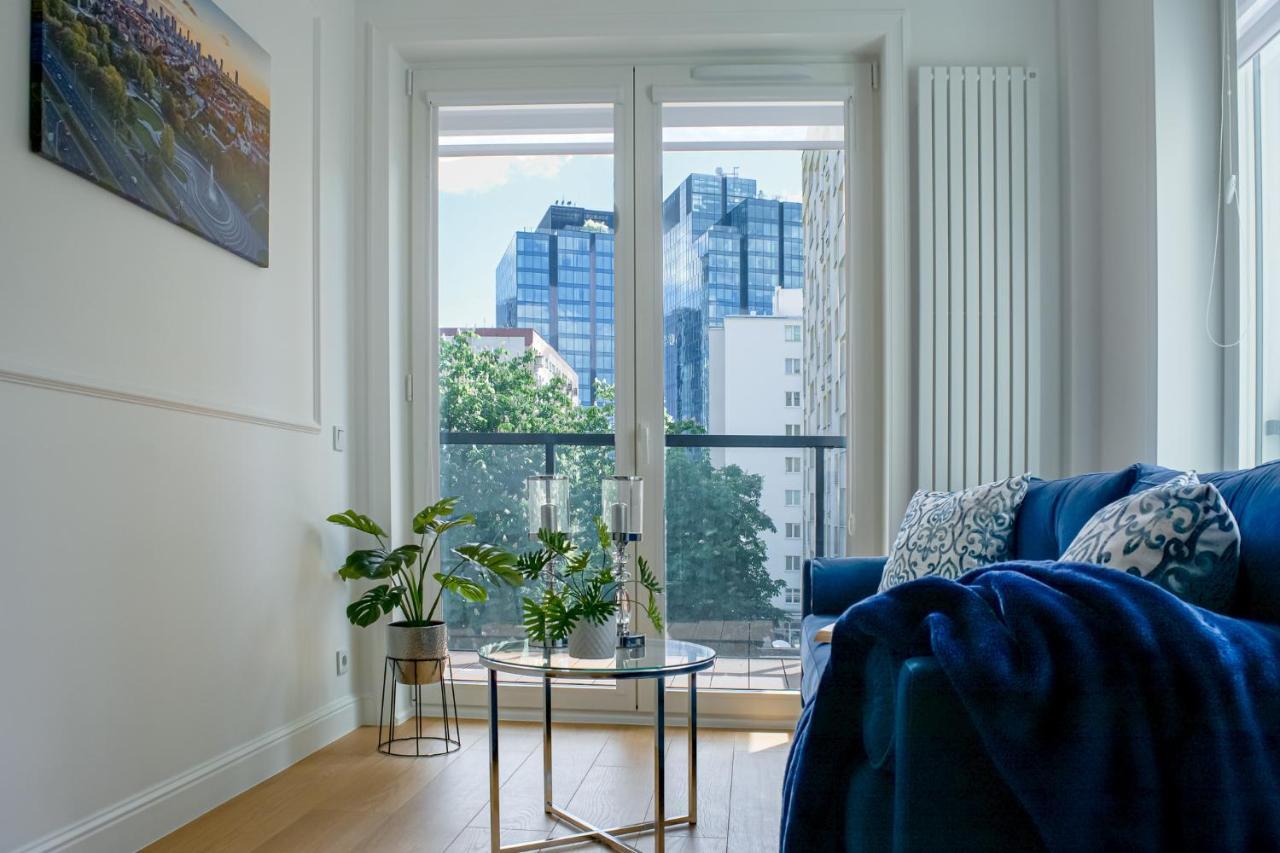 Apartment Seasons By Alluxe Boutique