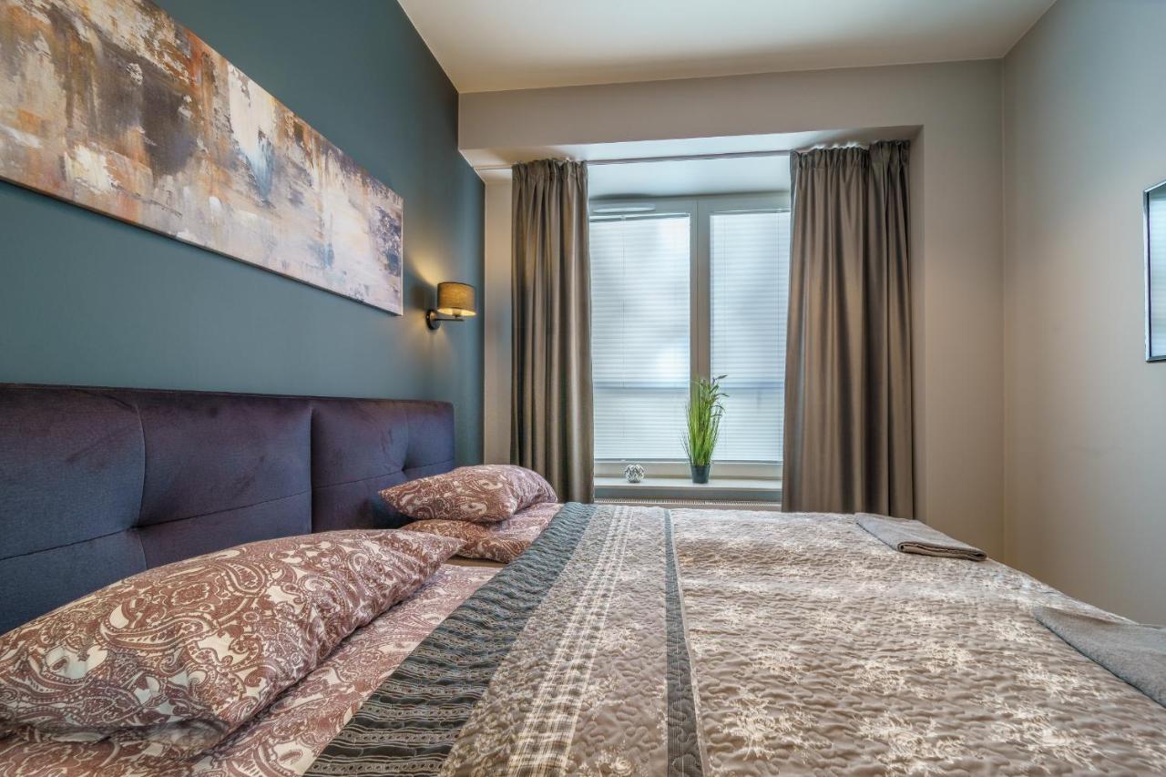 Bright And Charming- Golden Apartments- Center&s18