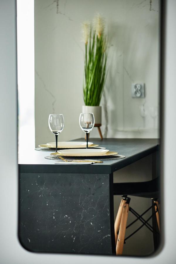 Apartment Prymasa Tysiaclecia 83a