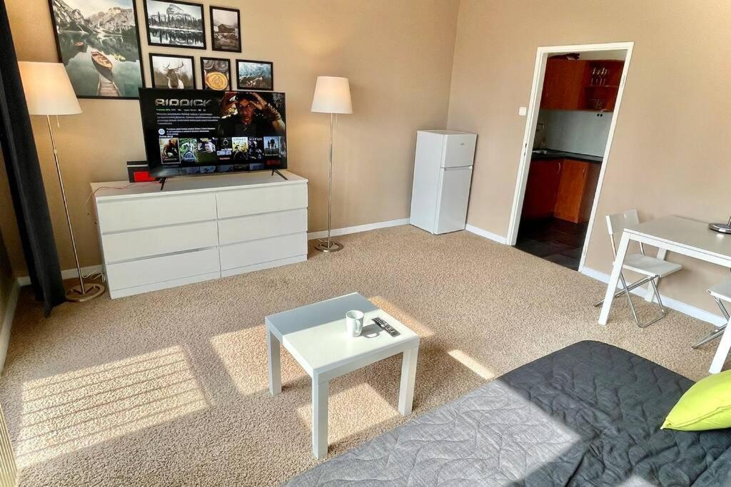 Aircondition 2, 2xmetro Wifi 50'tv Netflix Hbo Appletv Apartament *