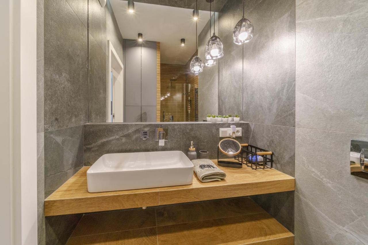 Bright And Charming- Golden Apartments- Center&s18 Apartment