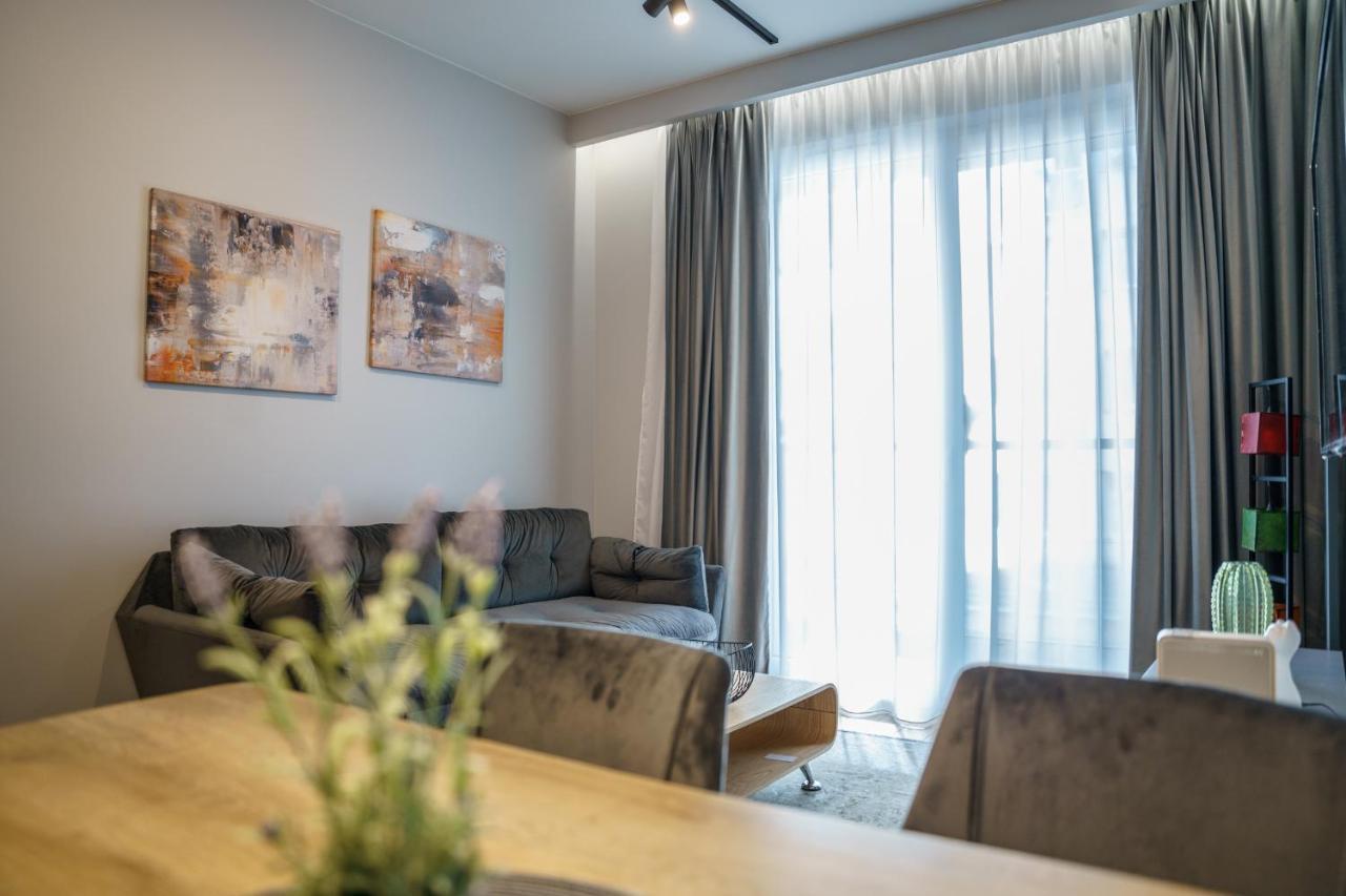 Bright And Charming- Golden Apartments- Center&s18 Apartment