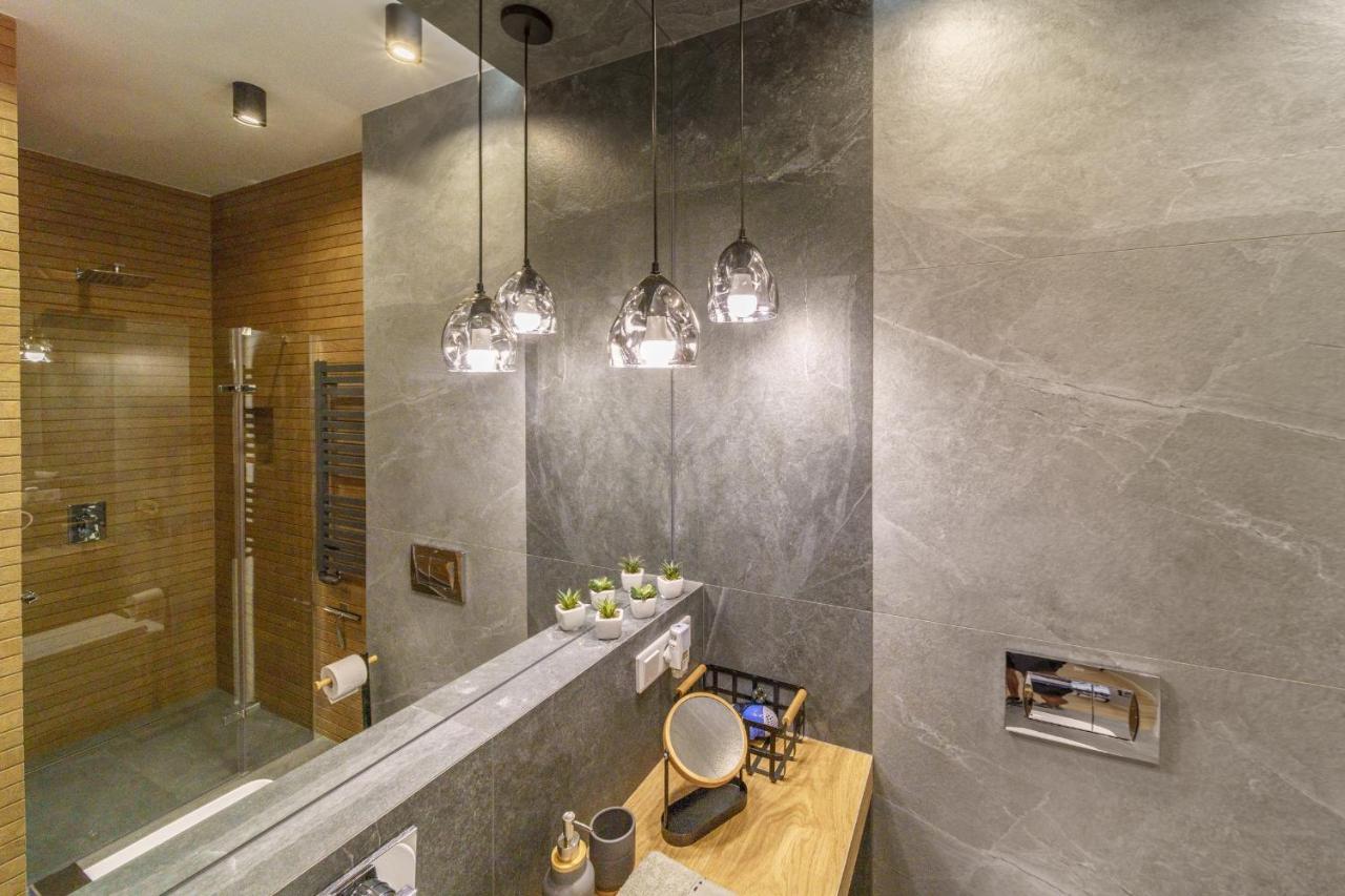 Bright And Charming- Golden Apartments- Center&s18 *