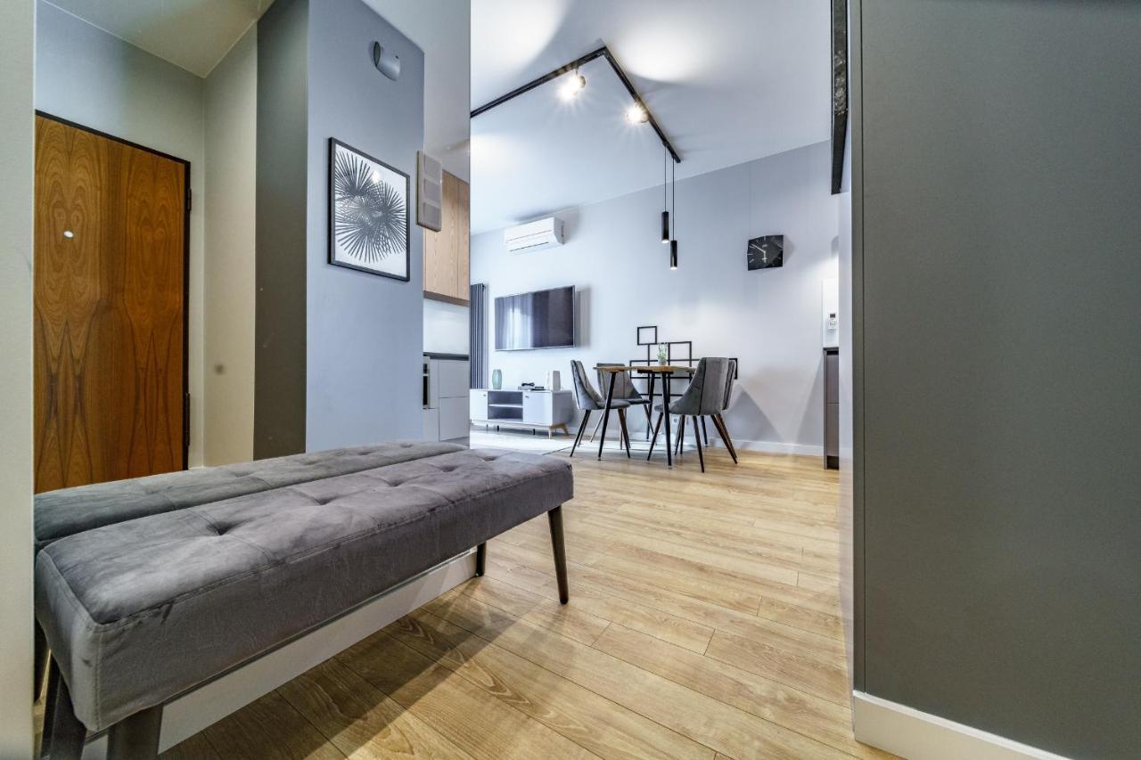 Bright And Charming- Golden Apartments- Center&s18 *