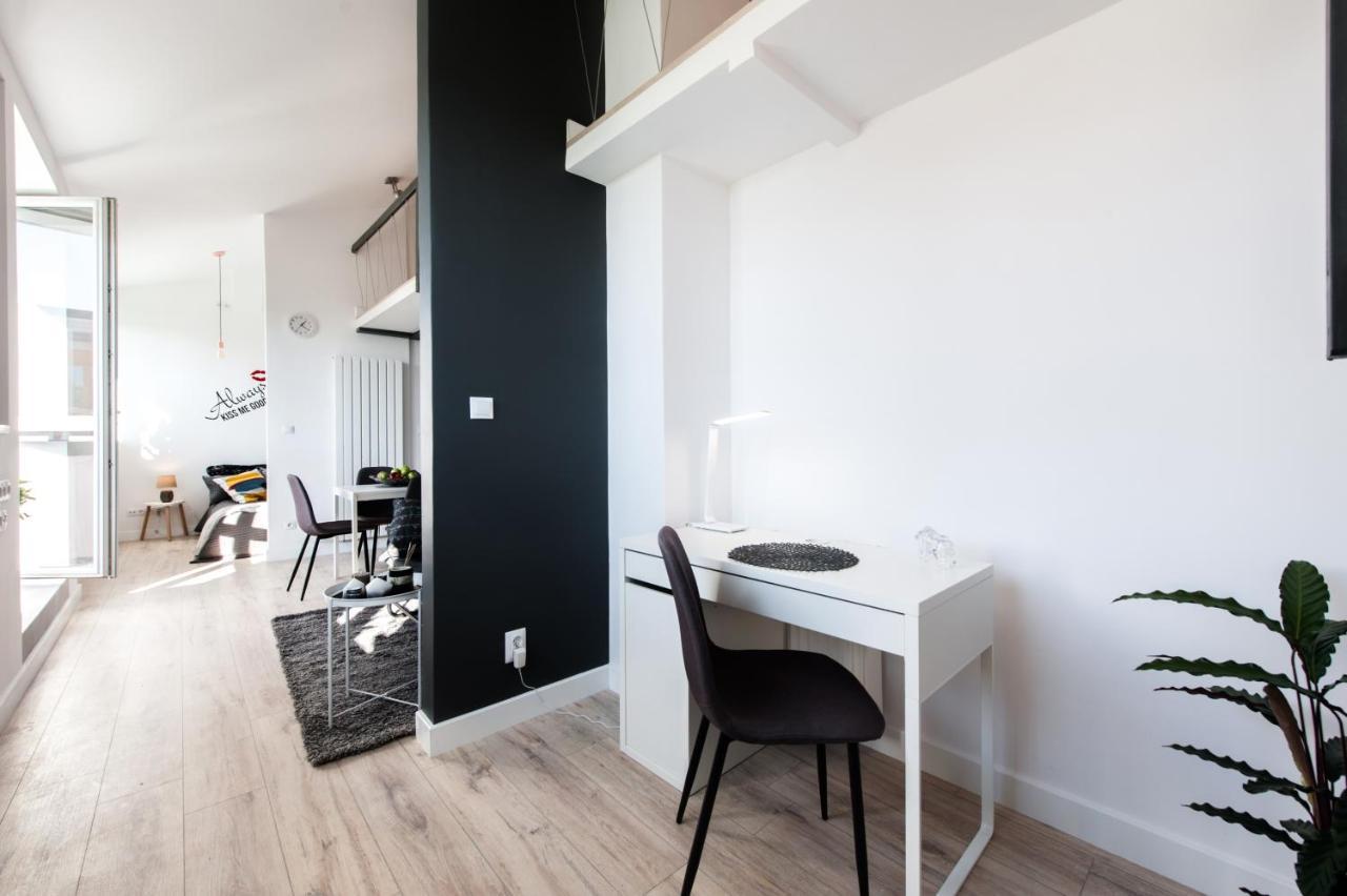 Super Rakowiecka 43a Apartament *