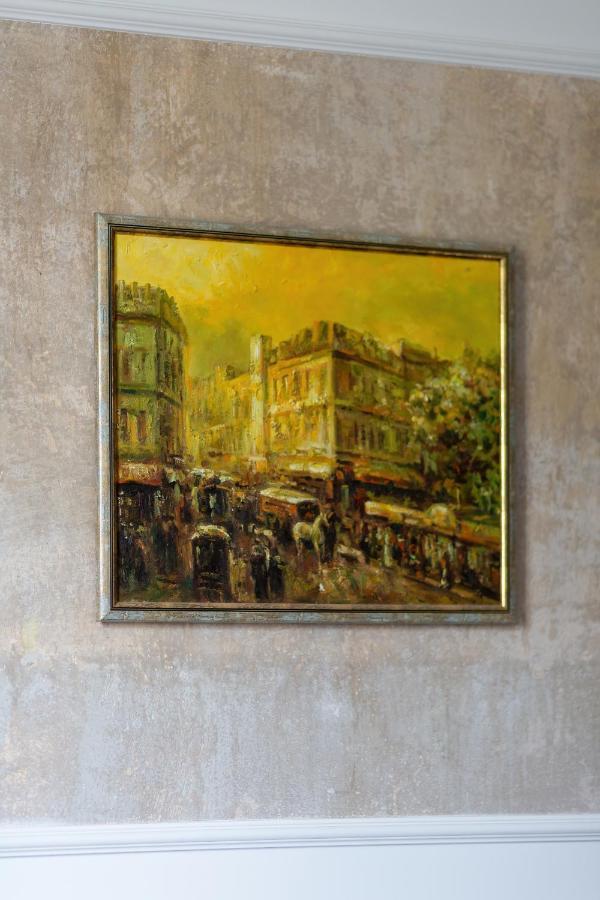 Apartment On The Square By Renters *